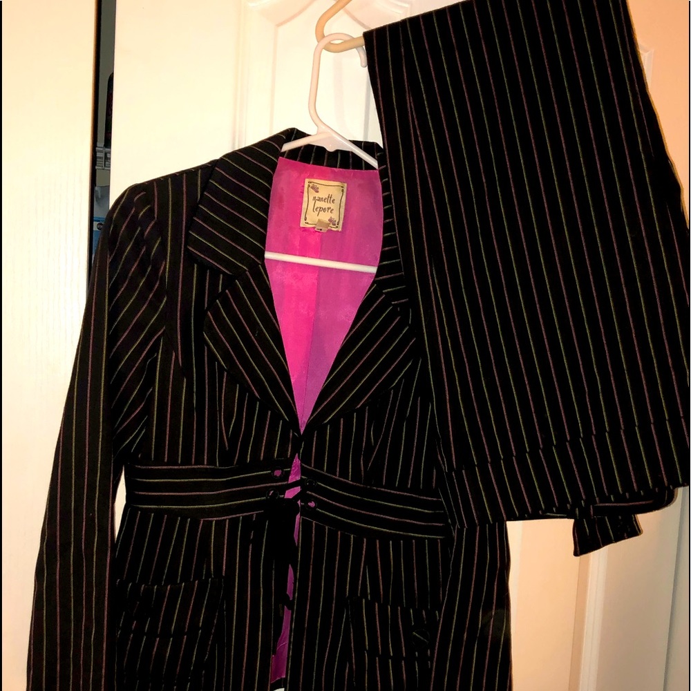 Beautiful boutique 2 piece suit. Wide leg pants. Size 4.